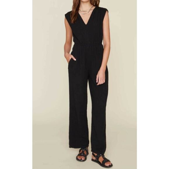 Xirena NWOT Nell Jumpsuit Wide Leg Crinkled V Neck Cotton Black Size Small - Picture 1 of 13